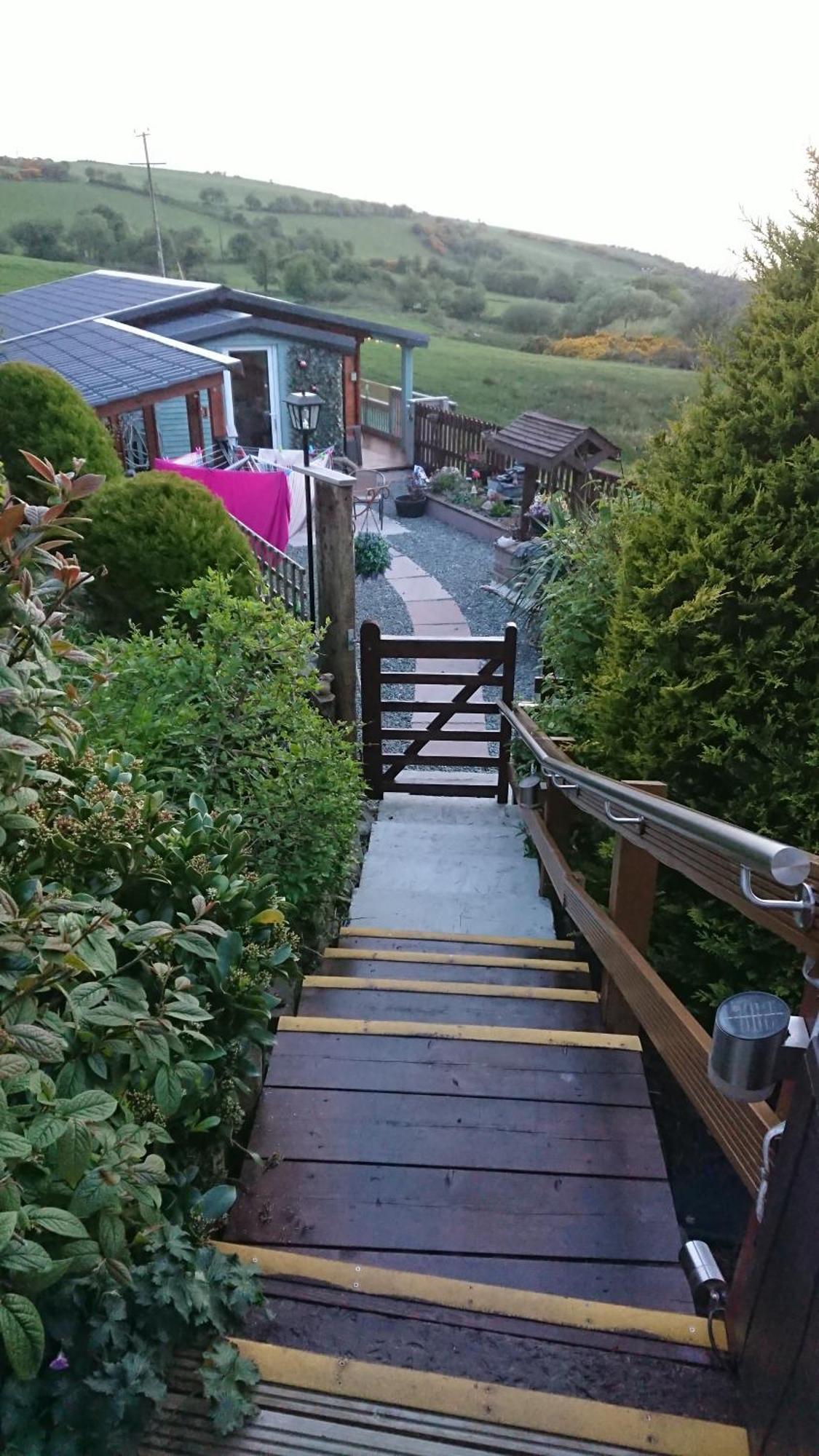 Enlli Fach Pet Friendly Cabin , Sleeps 2 Adults 2 Children Not Suitable For Contract Workers Due To Parking Borth Exterior photo